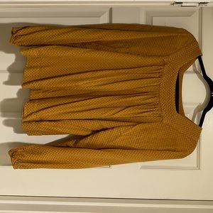 Yellow blouse with square neck. Excellent condition, no tears or stains. Size xs